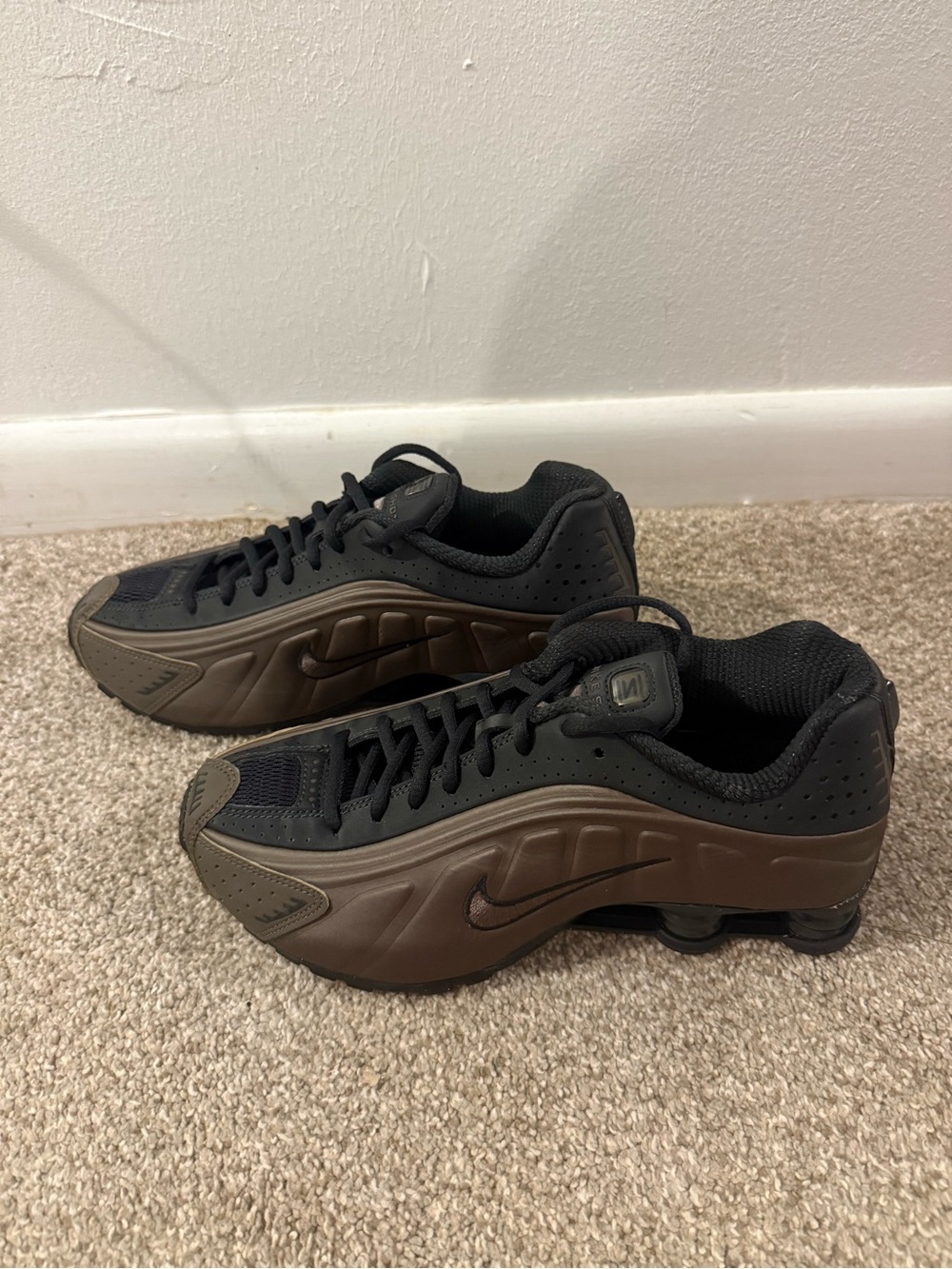 Nike Women’s Black and Brown/Olive Lightweight Sneakers